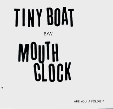 Folded Shirt : Tiny Boat B/W Mouth Clock (7")