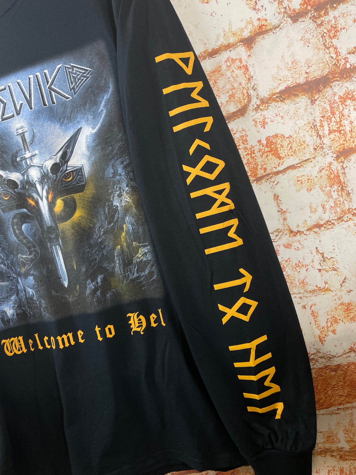 Hjelvik, used band shirt (L)